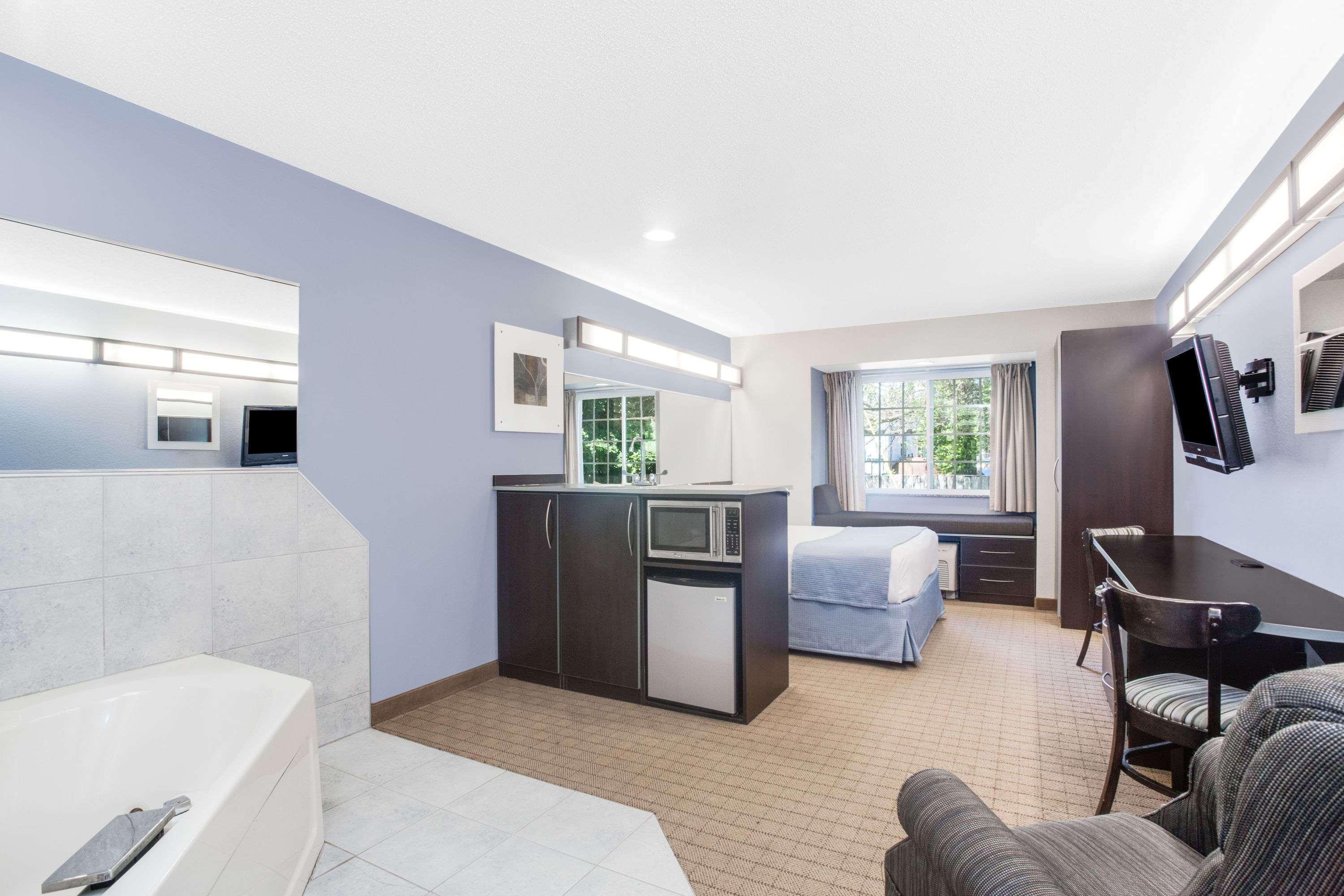 Microtel Inn & Suites Bath Buitenkant foto