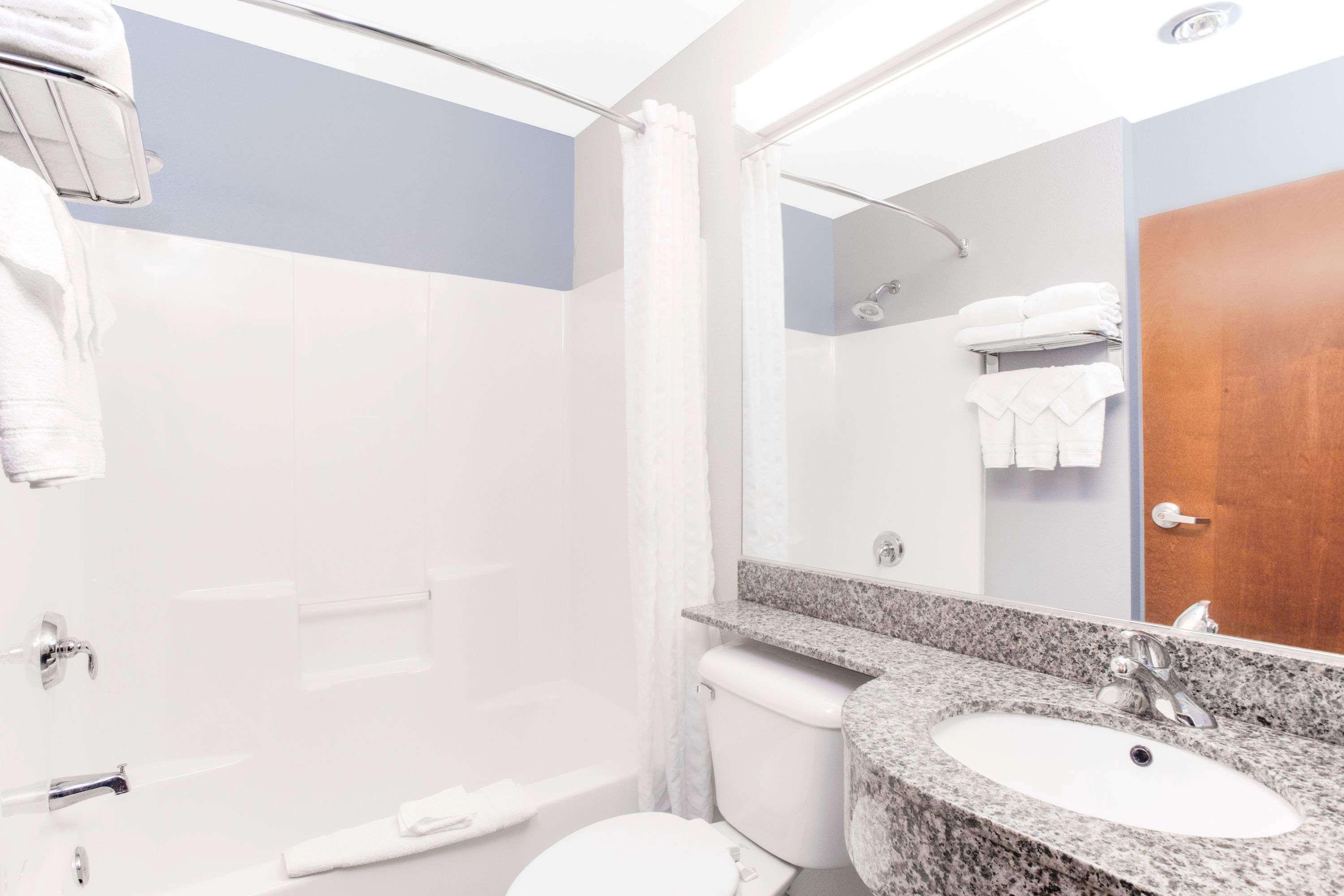 Microtel Inn & Suites Bath Buitenkant foto