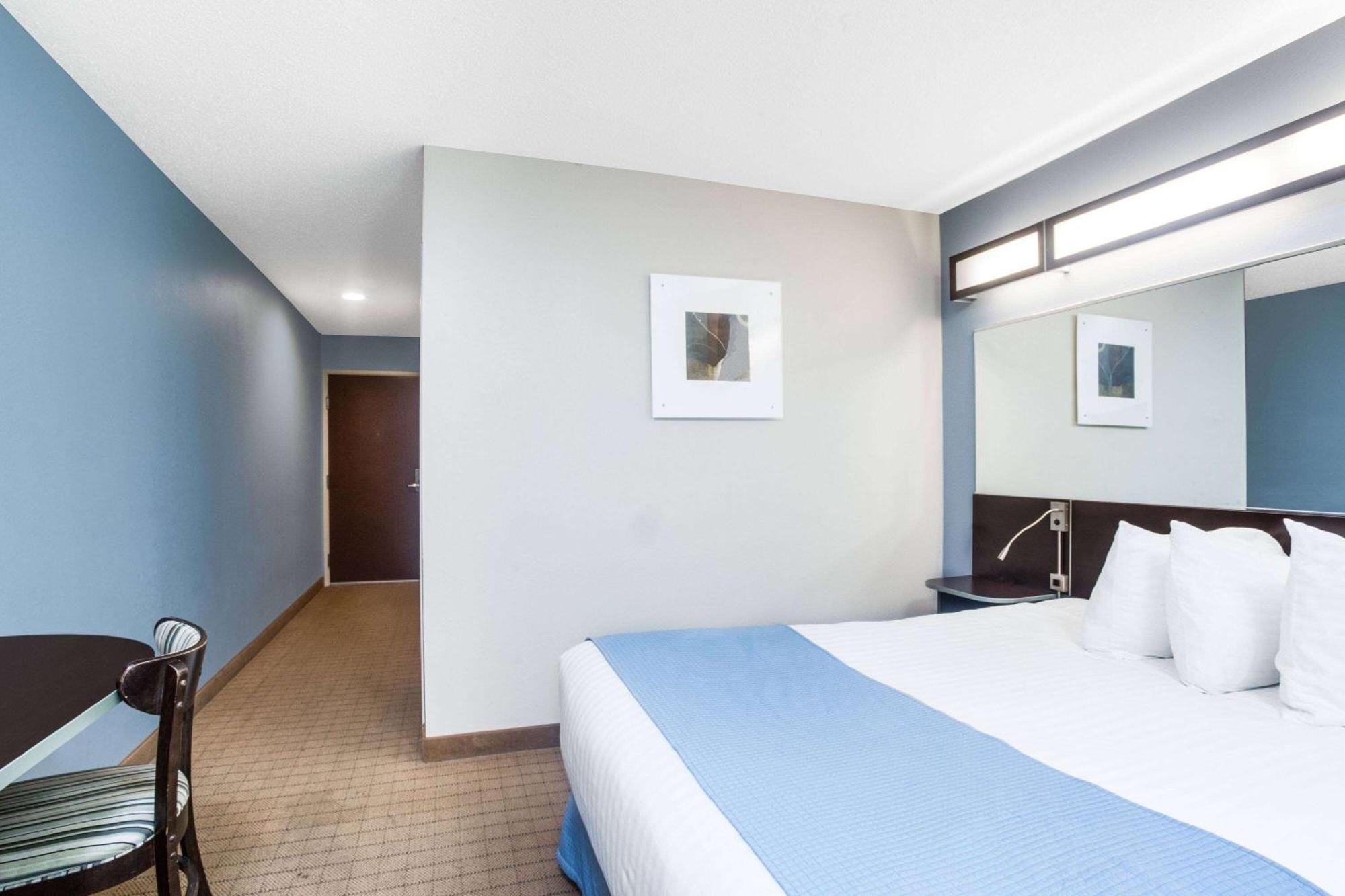 Microtel Inn & Suites Bath Buitenkant foto