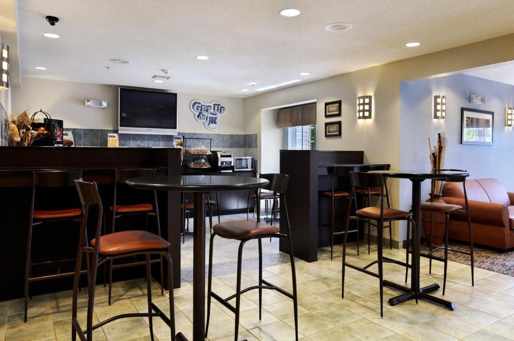 Microtel Inn & Suites Bath Restaurant foto